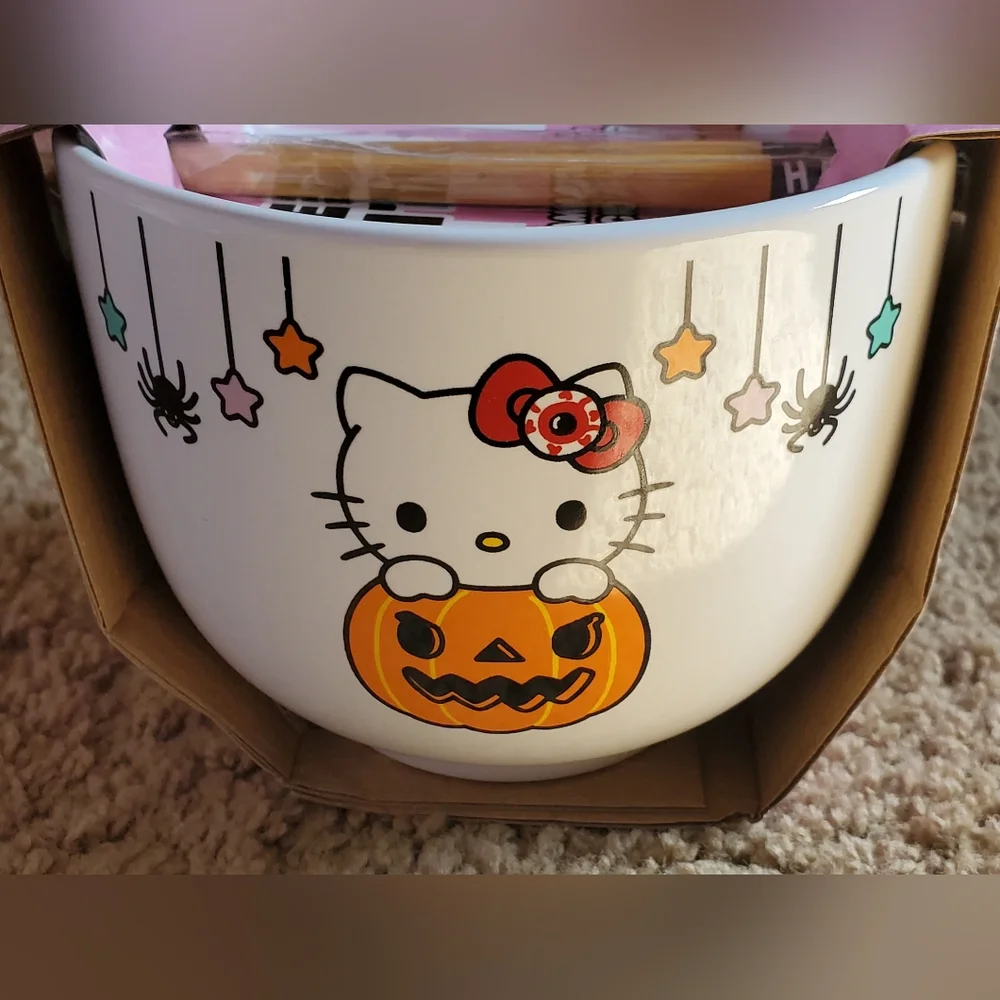 Hello Kitty Ramen Bowl & Chopsticks - Picture 7 of 8